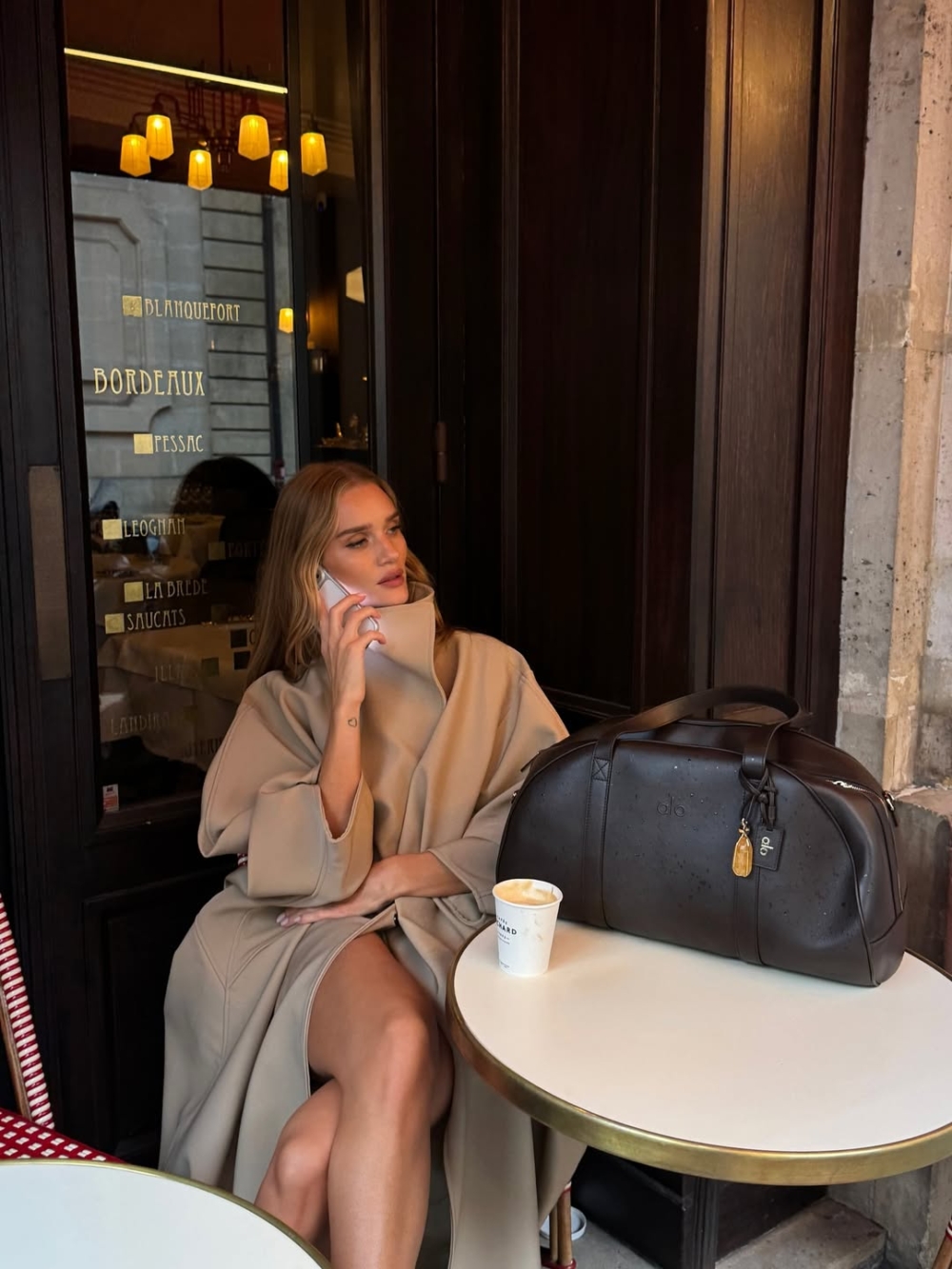 不同於傳統浪漫主義追求「天長地久」，Z世代更傾向於「活在當下」