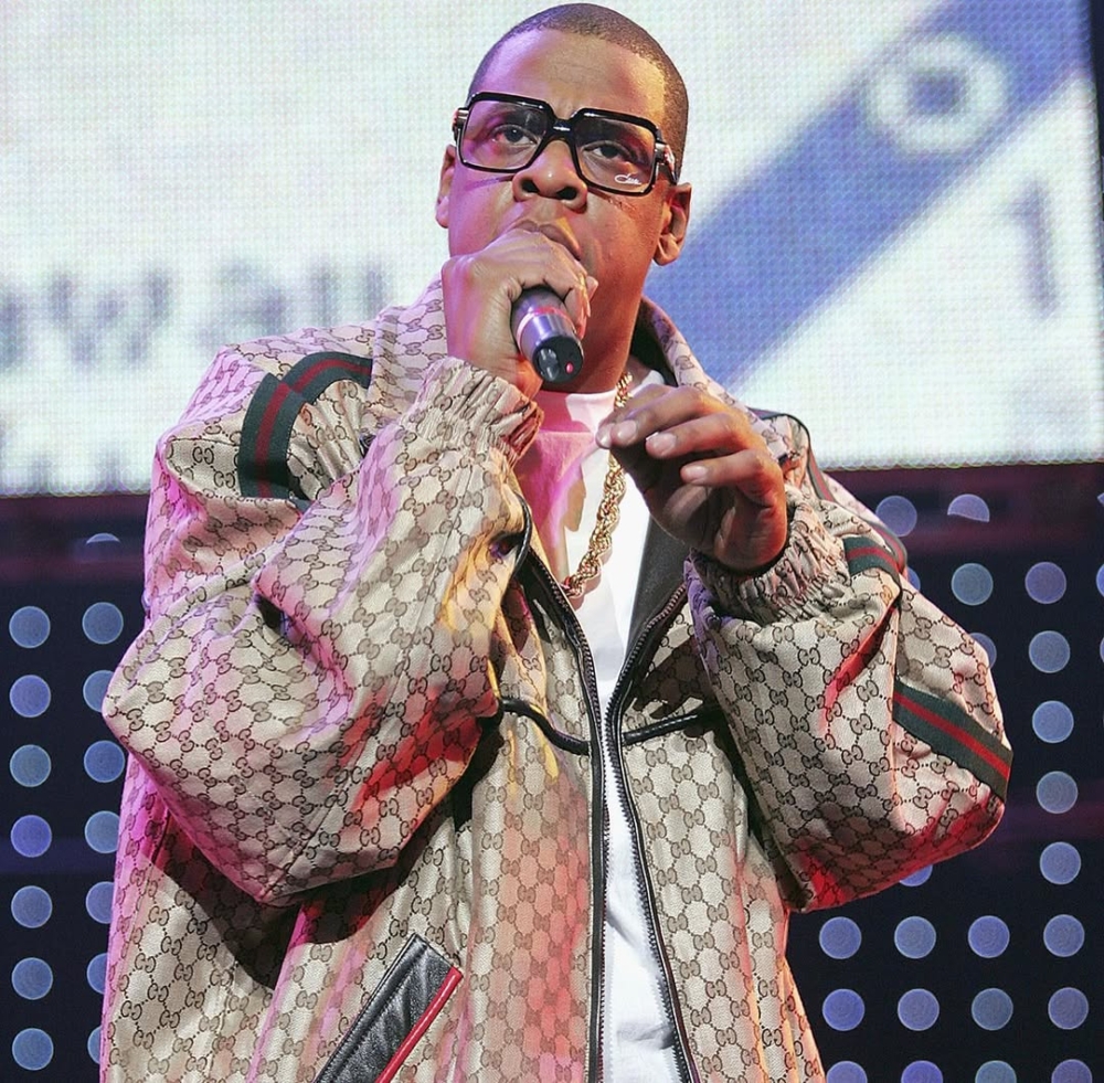 2017年Gucci的創意總監Alessandro Michele竟然反過來「致敬」了Dapper Dan昔日的設計