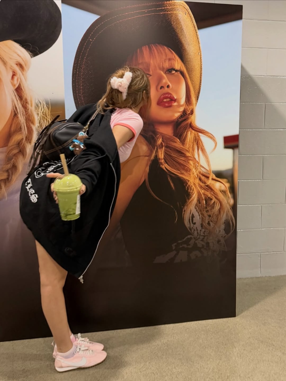 Lisa也上腳同款波鞋