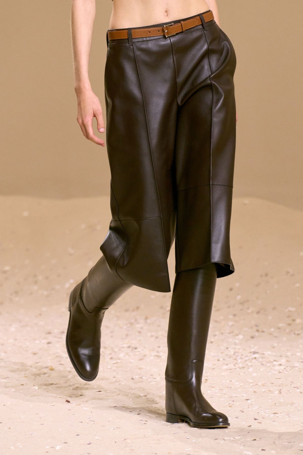 巧克力棕是2026年春夏最重要的「重色」