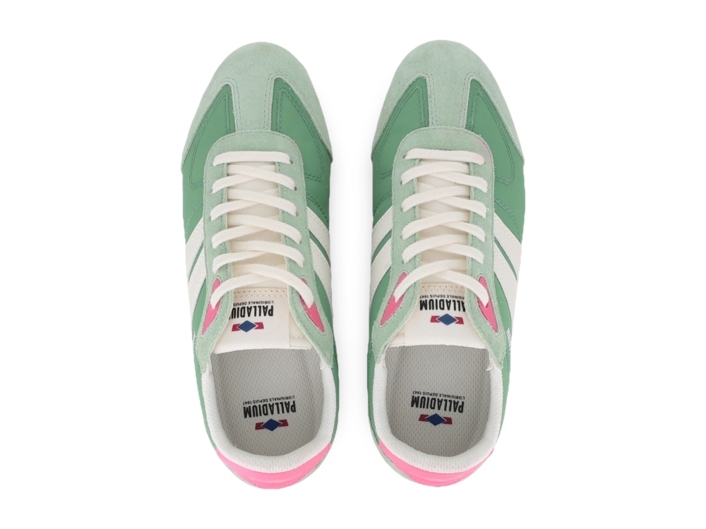 修長的鞋身與輕薄的外底，配上具有速度感的線條設計