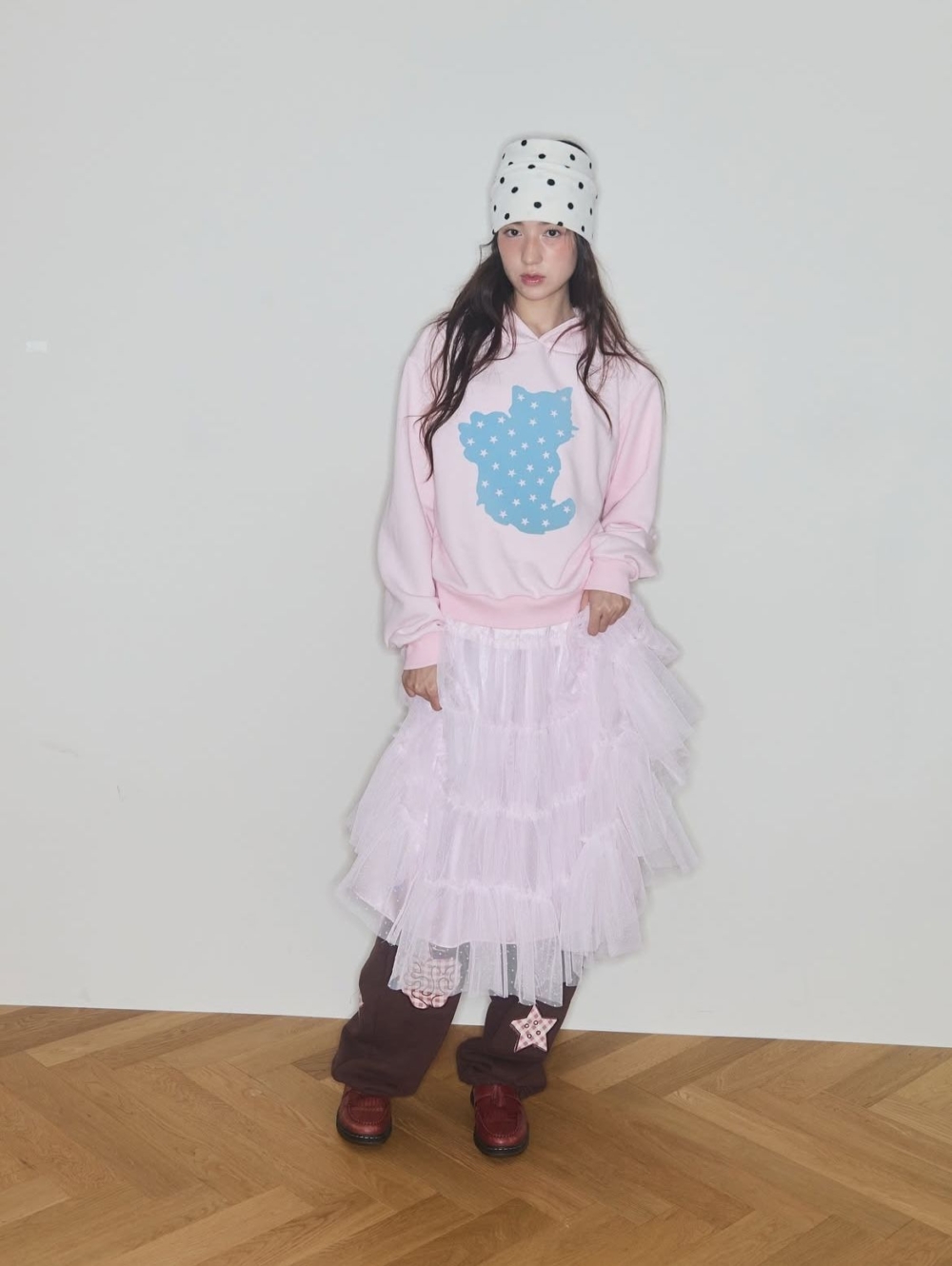 蓬鬆的圖圖裙（Tutu）被換成了半透明、不規則剪裁的薄紗