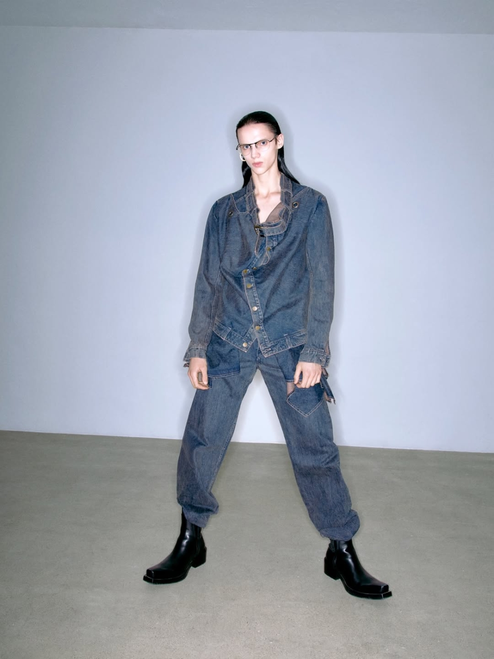 業內爆料指出Blue Elephant在早期甚至沒有正式的設計師團隊