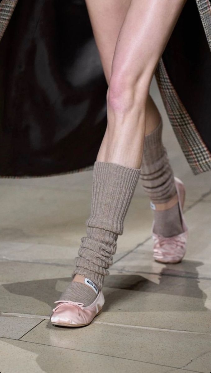 堆堆襪刻意模糊腿部線條，增加下半身的份量感