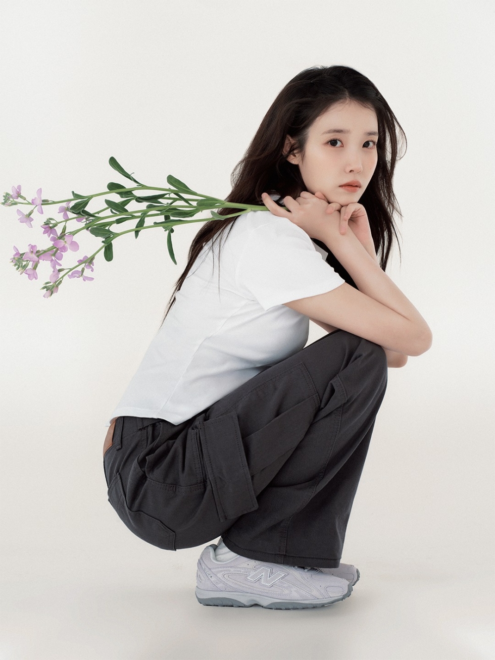 修長的70年代跑鞋輪廓搭配多層次麂皮拼接