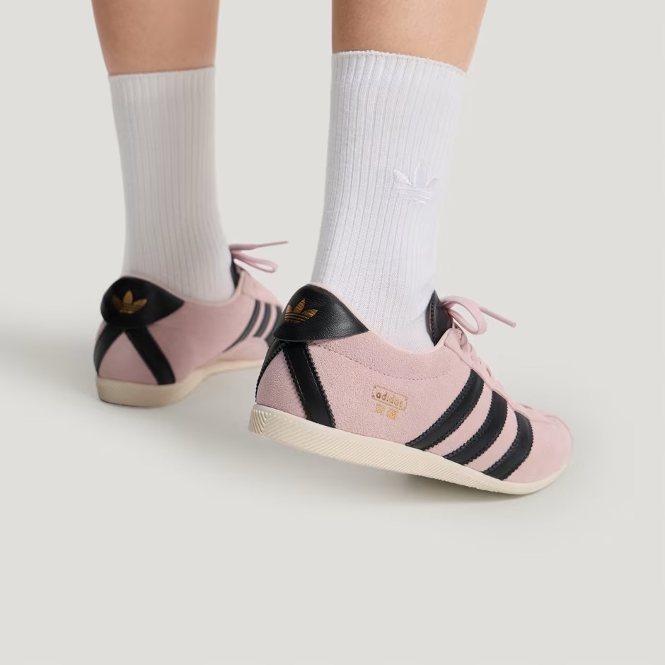 在視覺上賦予雙腳纖細感，是極簡主義者與優雅少女的首選