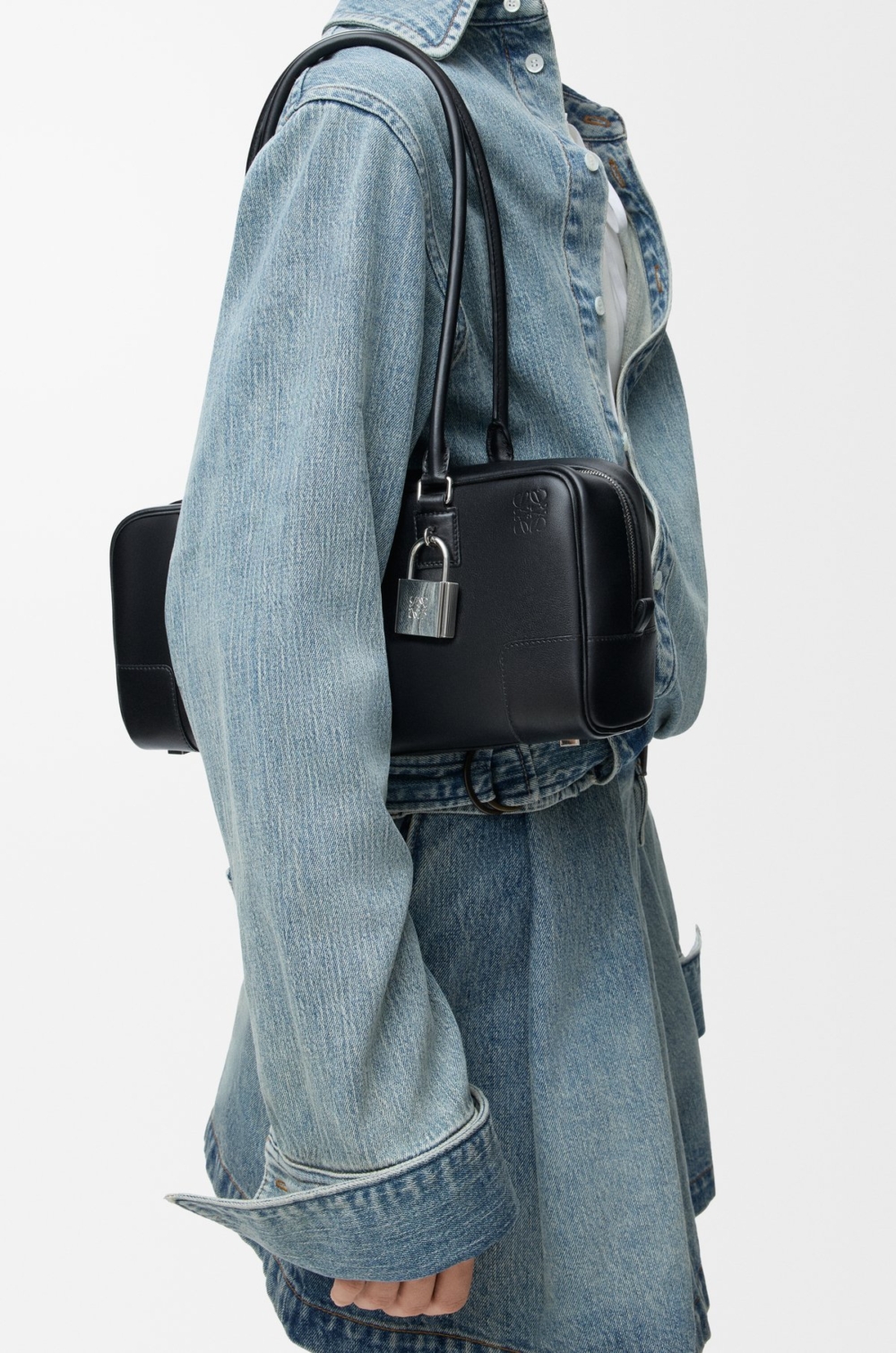 LOEWE Amazona 31 cropped bag in shiny calfskin