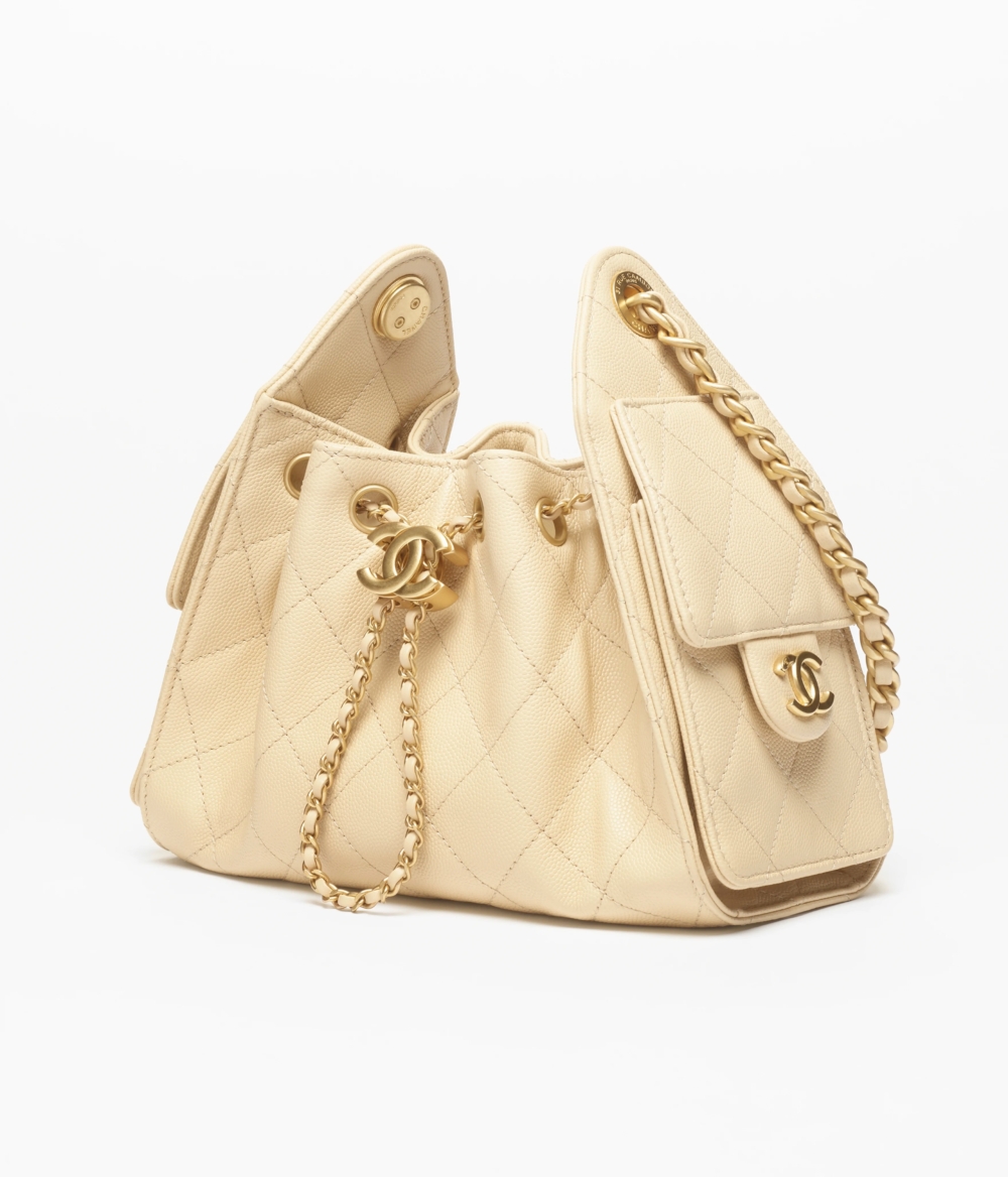 這是CHANEL最溫柔的顏色，比純白耐看，比黑色溫潤