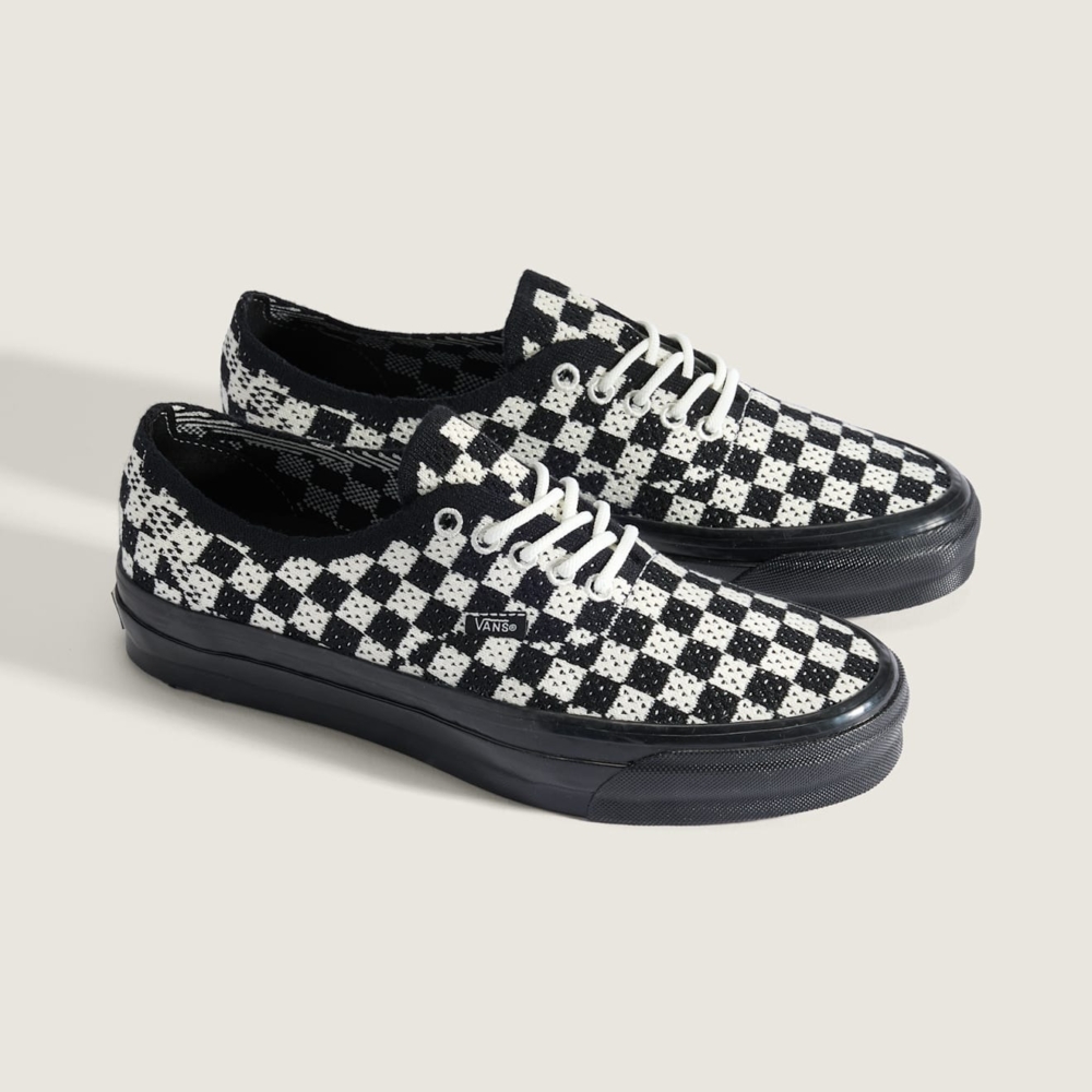 採用編織鞋面替代傳統帆布，搭配Punk Check格紋細節