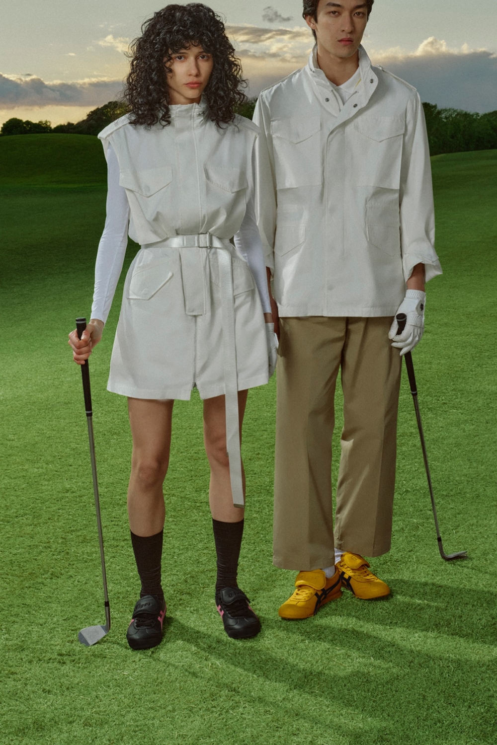 鞋舌上的皮革裝飾片增添了一絲復古未來主義氣息