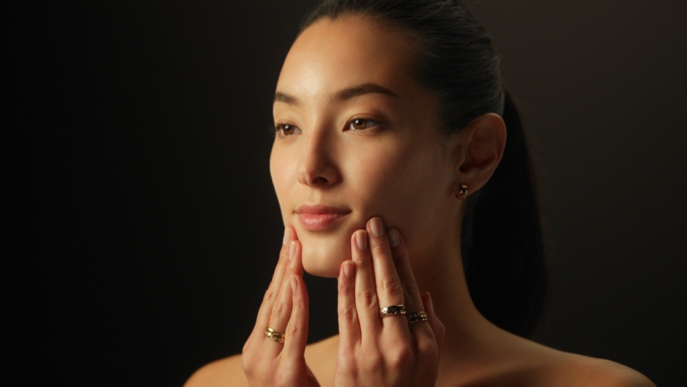 乳霜質地細膩柔滑，上臉瞬間融化