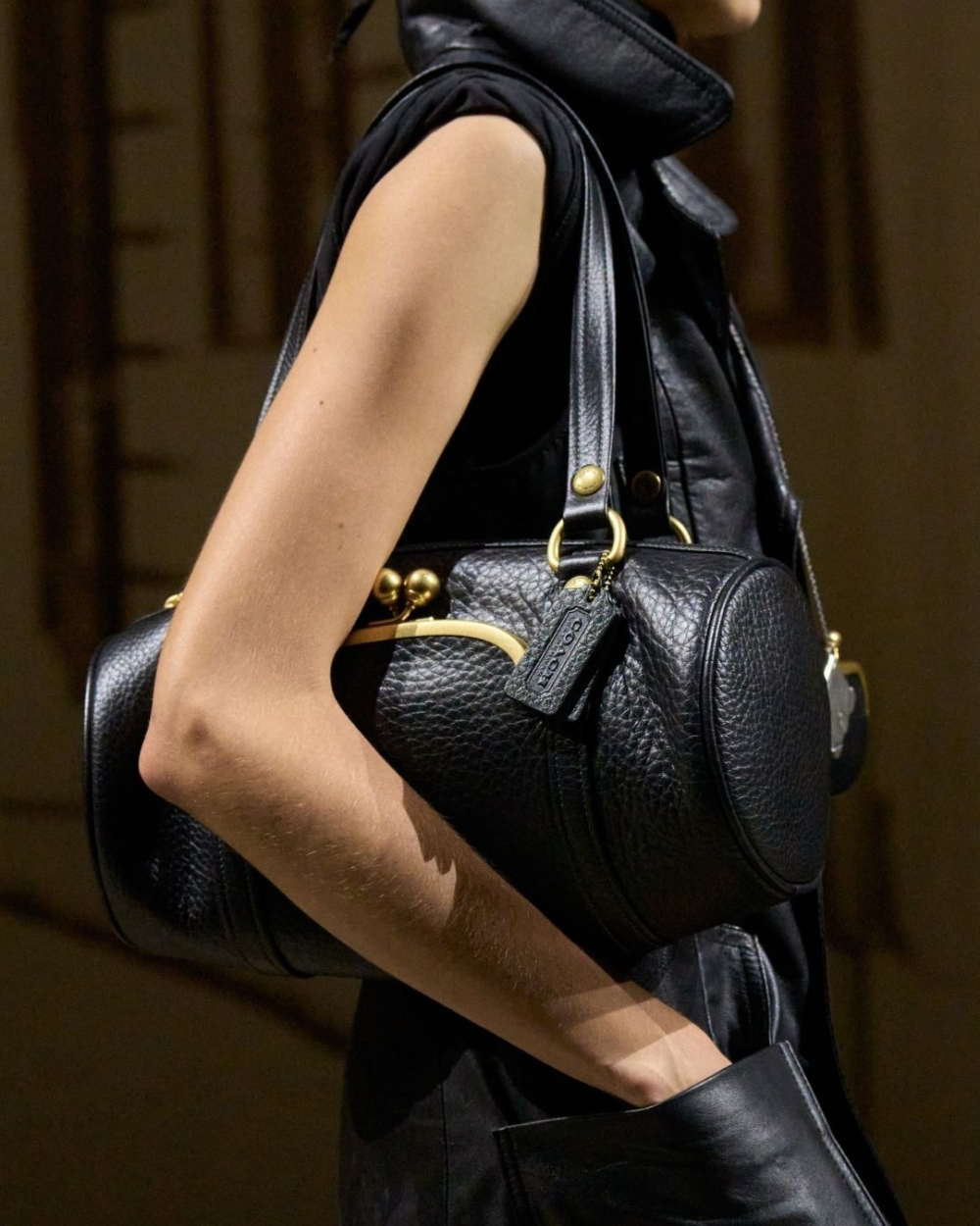 Coach KISSLOCK 28 BARREL 手袋