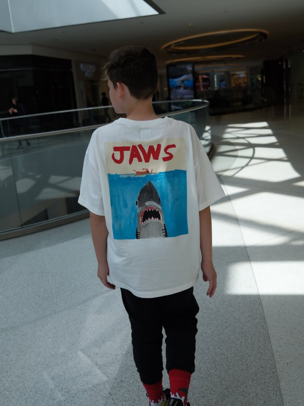 那種還沒被市場規訓、還沒被審美框架限制的創作，反而讓人看見最純粹的想像力