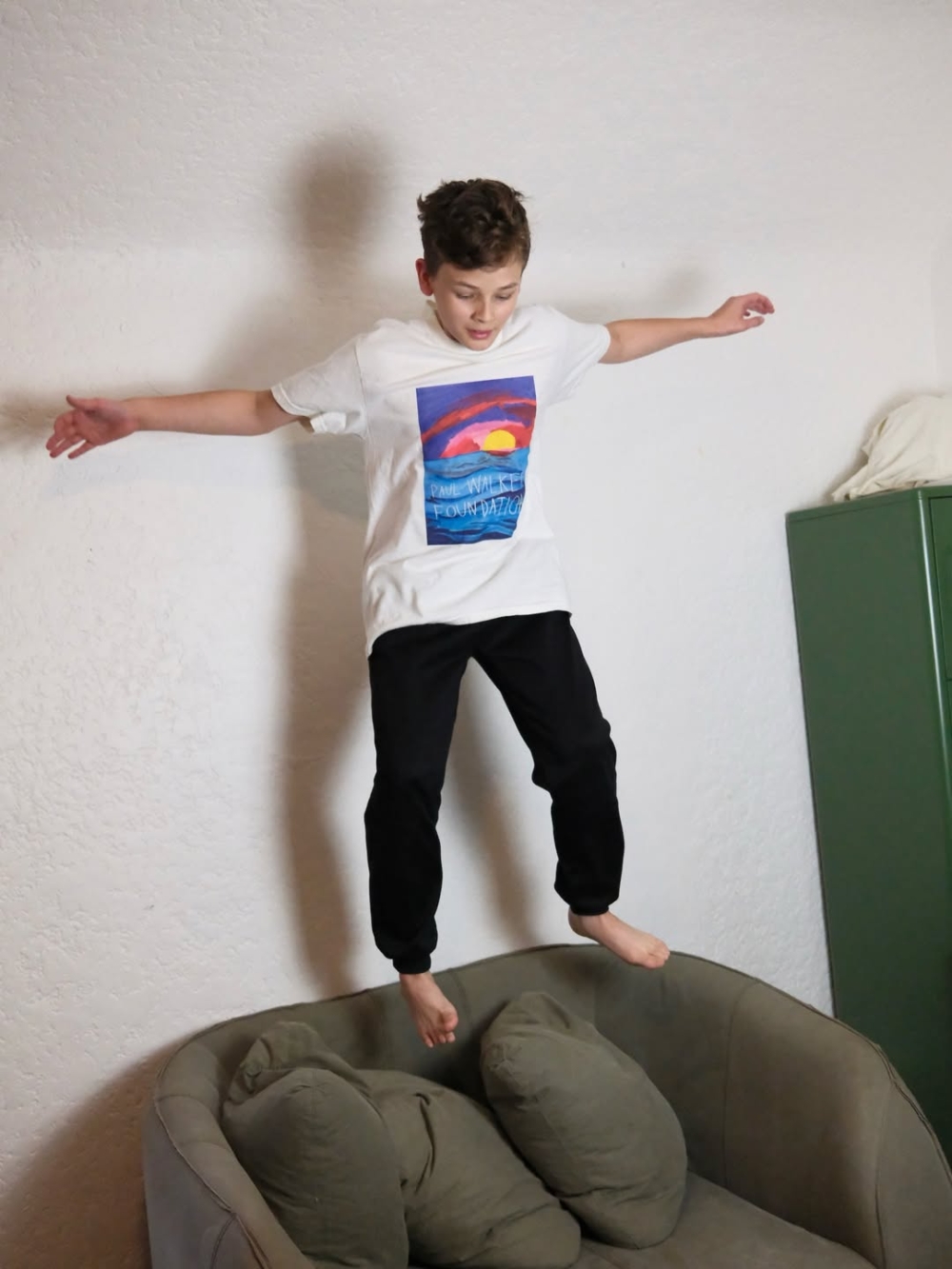 那些線條不完美，甚至帶點「不夠精緻」的粗糙感，卻正是它最迷人的地方