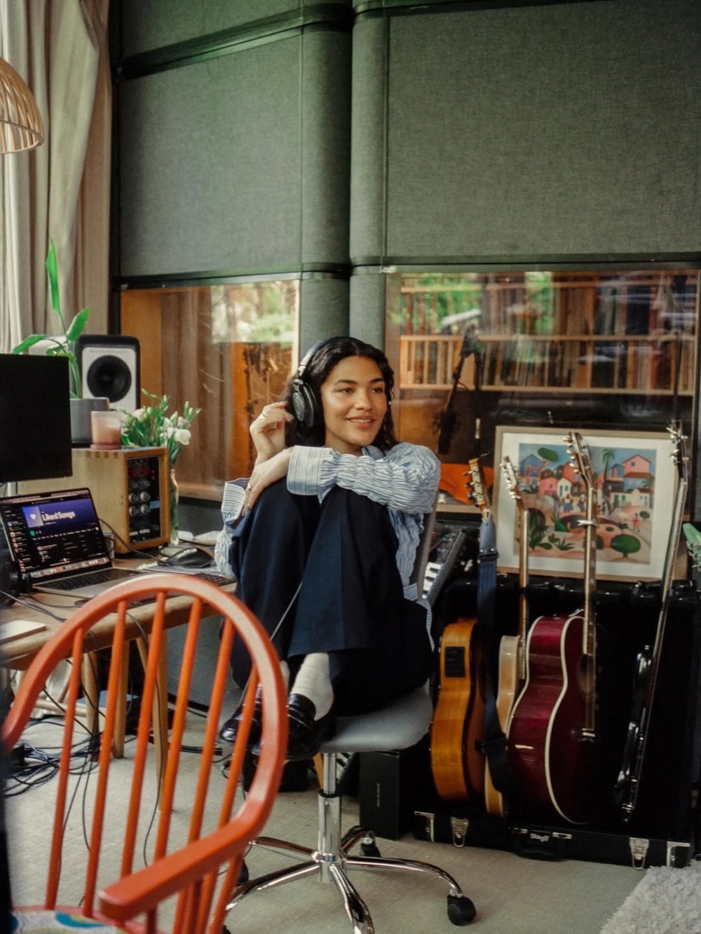 她的中間名"Lauryn"，正是母親因為熱愛傳奇歌手Lauryn Hill而取的