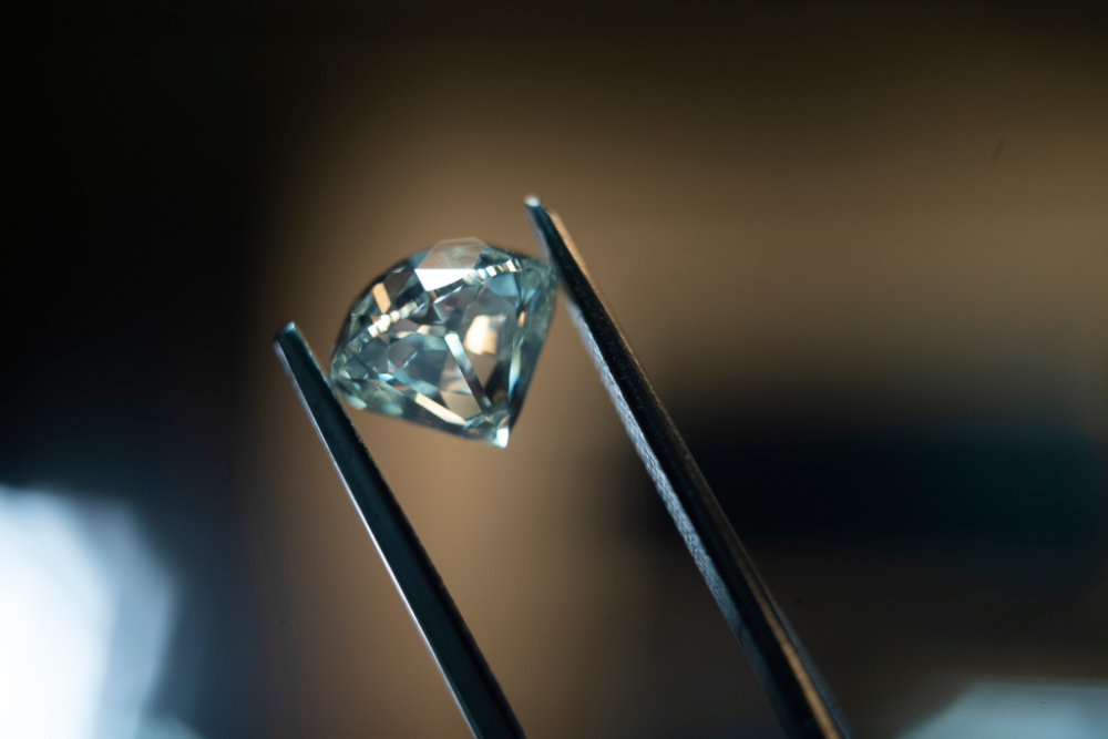 天然鑽石是不少女性夢寐以求的首選禮物。