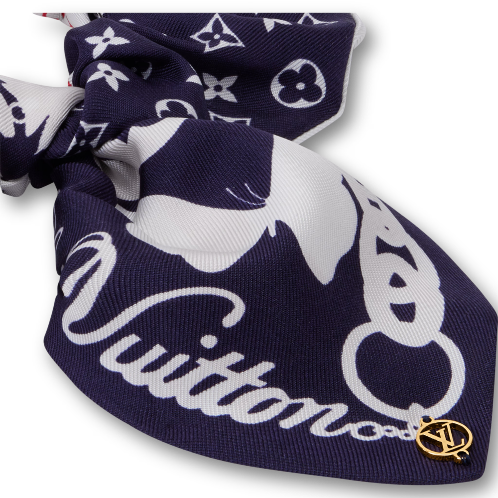 優質純絲面料上綻放著繁花與蝴蝶圖案