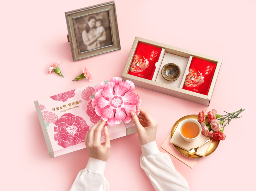 芳茲滴雞精打造母親節限定款繁花盛萃禮盒，用愛與感恩化作日常滋補營養。