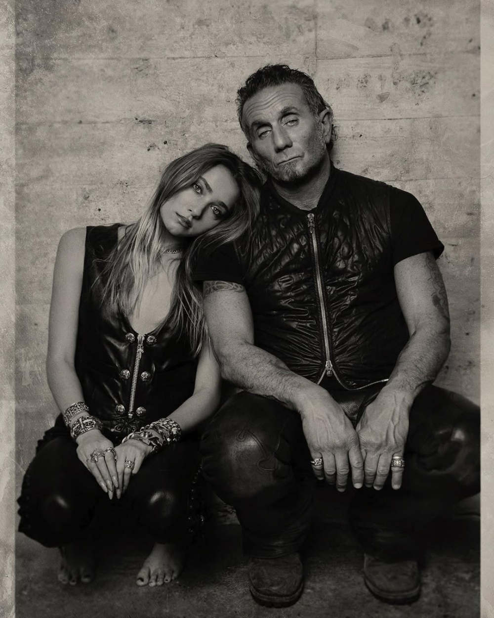 這些帶有哥德式風格、厚重且充滿暗黑美學的銀製零件，反而成為了機車騎士們口耳相傳的神物