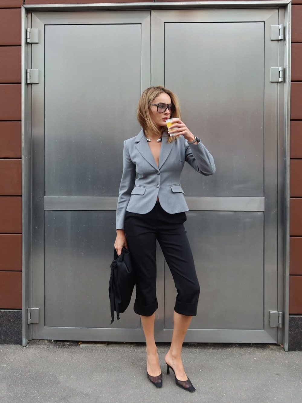 貼身款會更強調腿部線條，適合本身比例較好的人