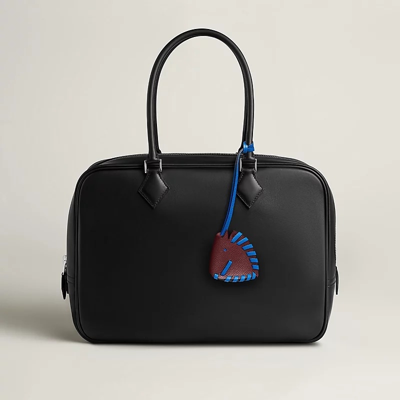 吊飾整體呈現出簡約卻不失生動的駿馬頭部輪廓