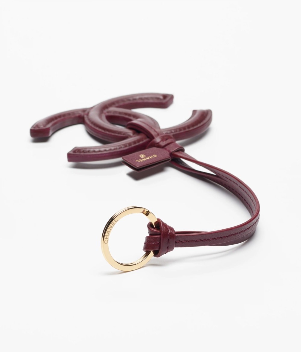 將CHANEL經典的雙C標誌作為設計核心