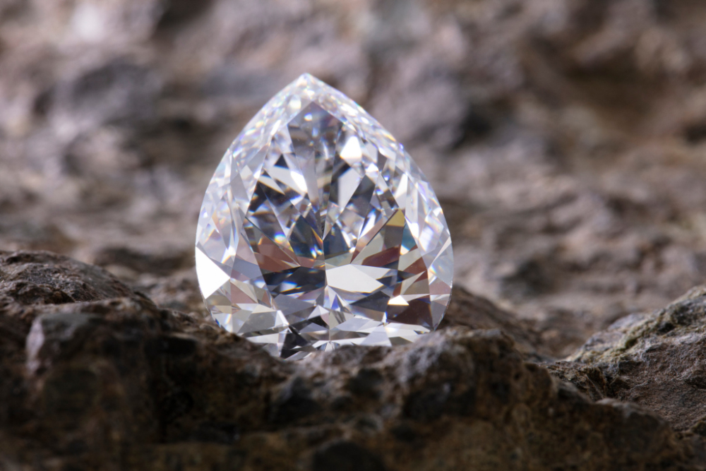 天然鑽石非常珍稀，是大自然的瑰寶，代表永恒。