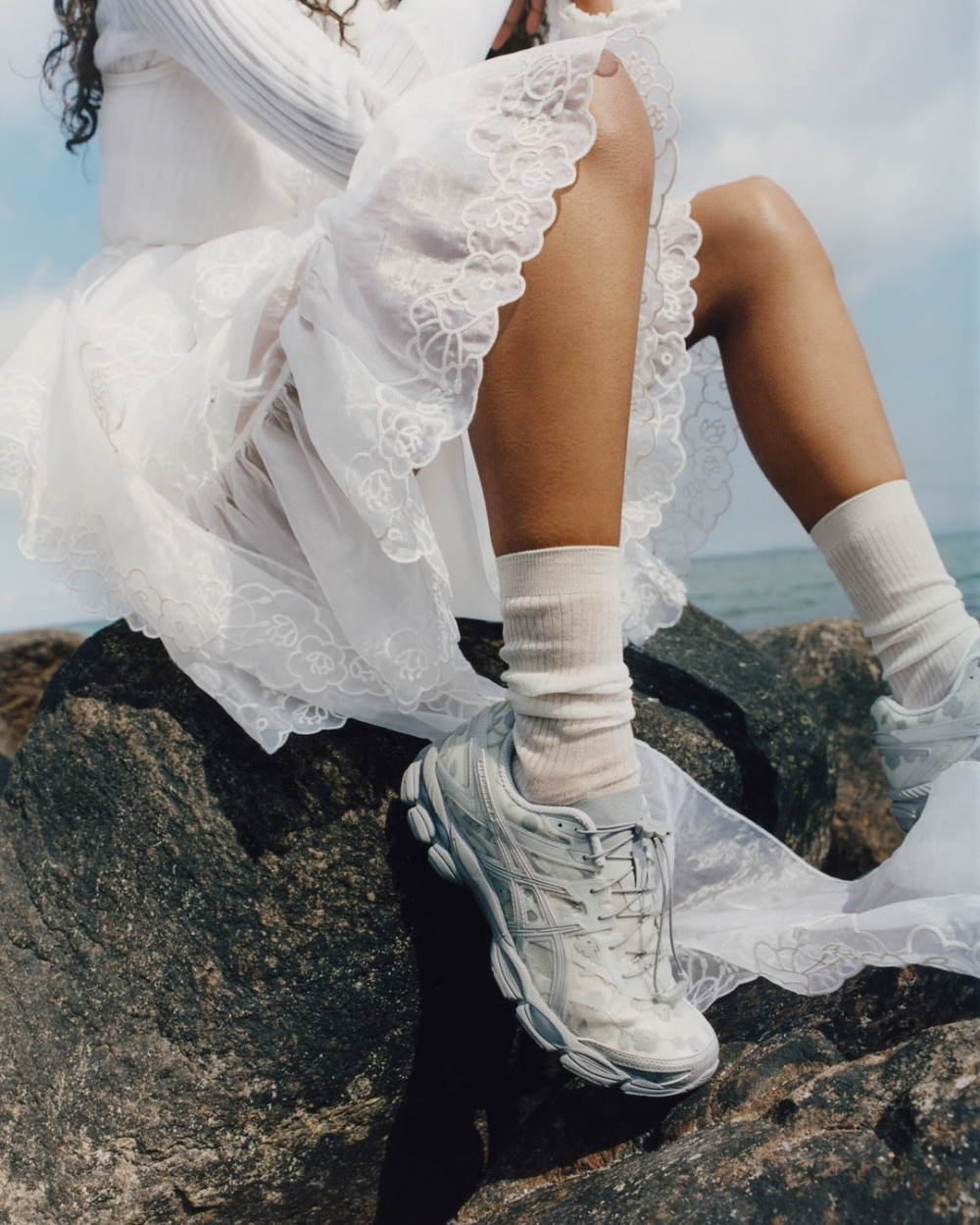 她能為ASICS注入前所未見的柔軟美學，吸引原本不穿跑鞋的女性客群