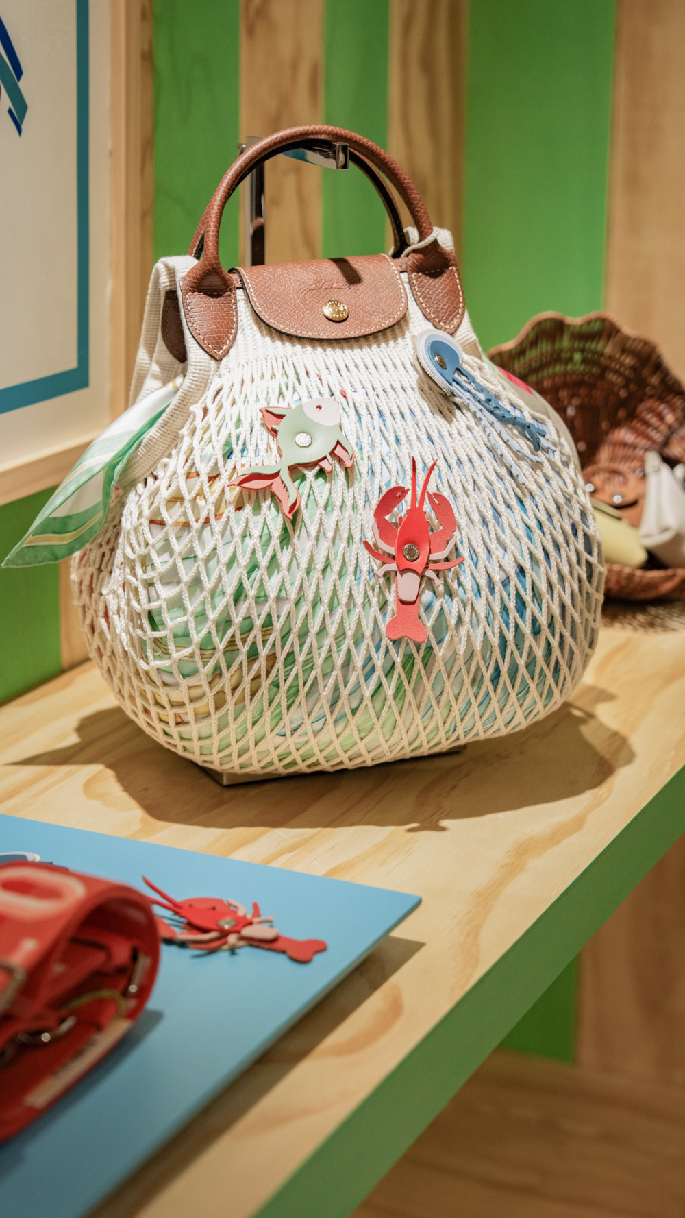 「Le Pliage Filet漁網手袋」，只要在快閃店購買，還能獲贈超萌的限定海洋生物包釦組