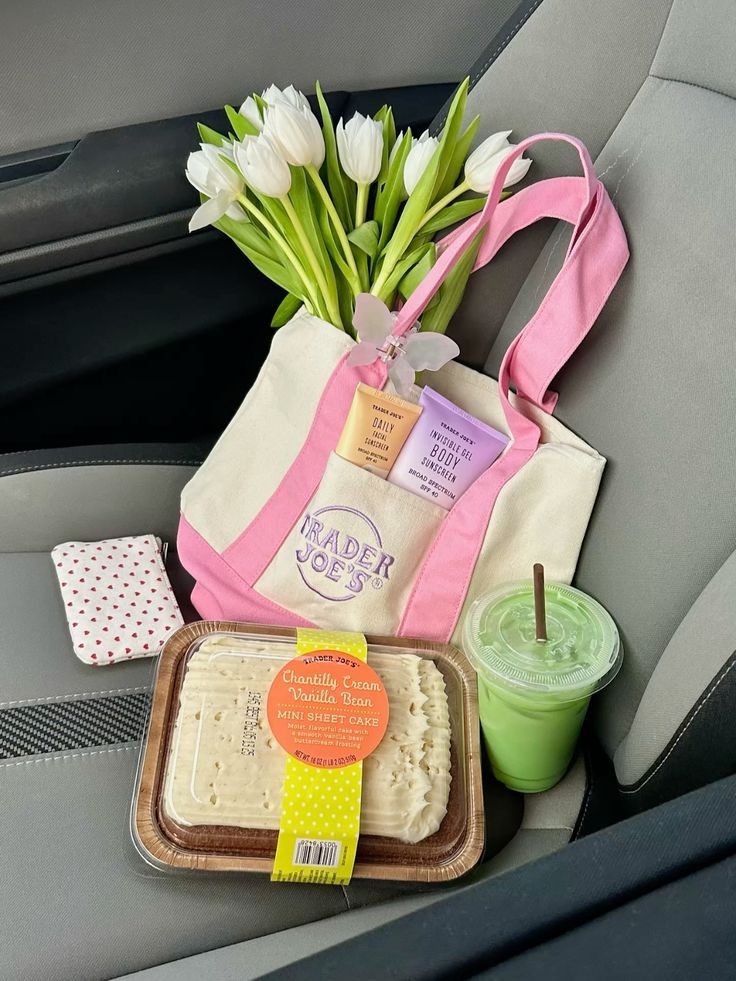 就在CHANEL數個名次之隔的第8名，赫然出現了Trader Joe’s的Tote Bag
