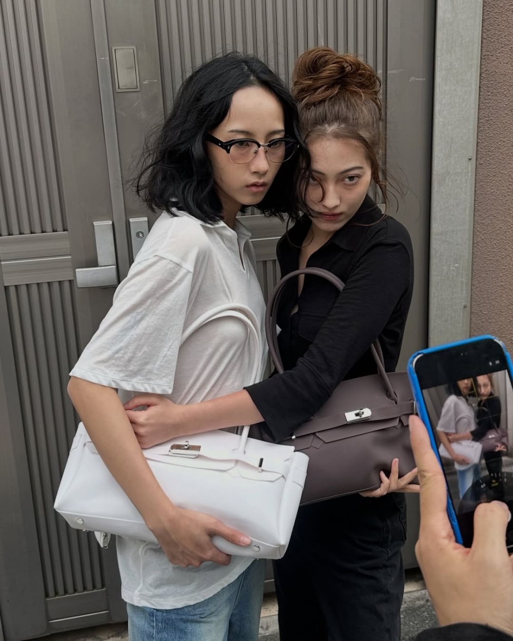 手袋線條利落，配搭西裝、正式服裝都很時髦