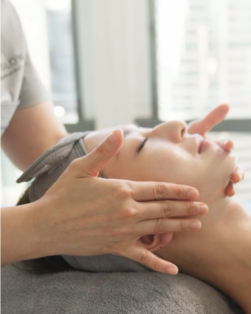 這套革命性Combo方案的靈魂，在於TopGlow Medical獨家研發的 「先破堅、後深溶、極速排」