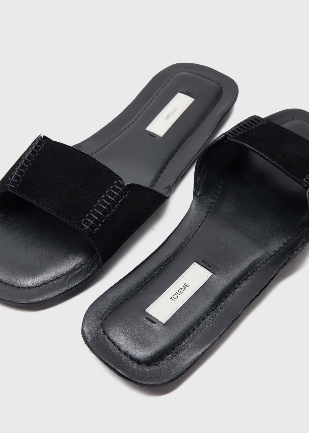 Loafer Slides樂福拖鞋，約HK$4,487／NT$18,380 