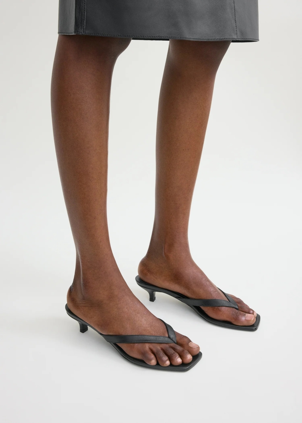 TOTEME Leather heeled flip flops black