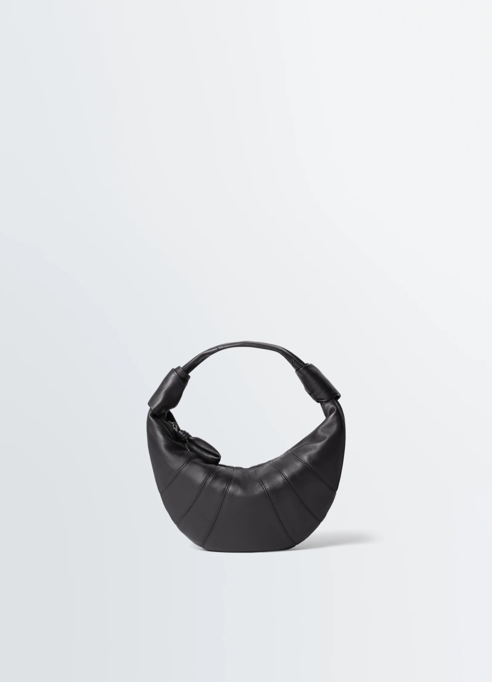 MINI FORTUNE CROISSANT BAG IN LEATHER，HK$8,800／NT$ 34,280
