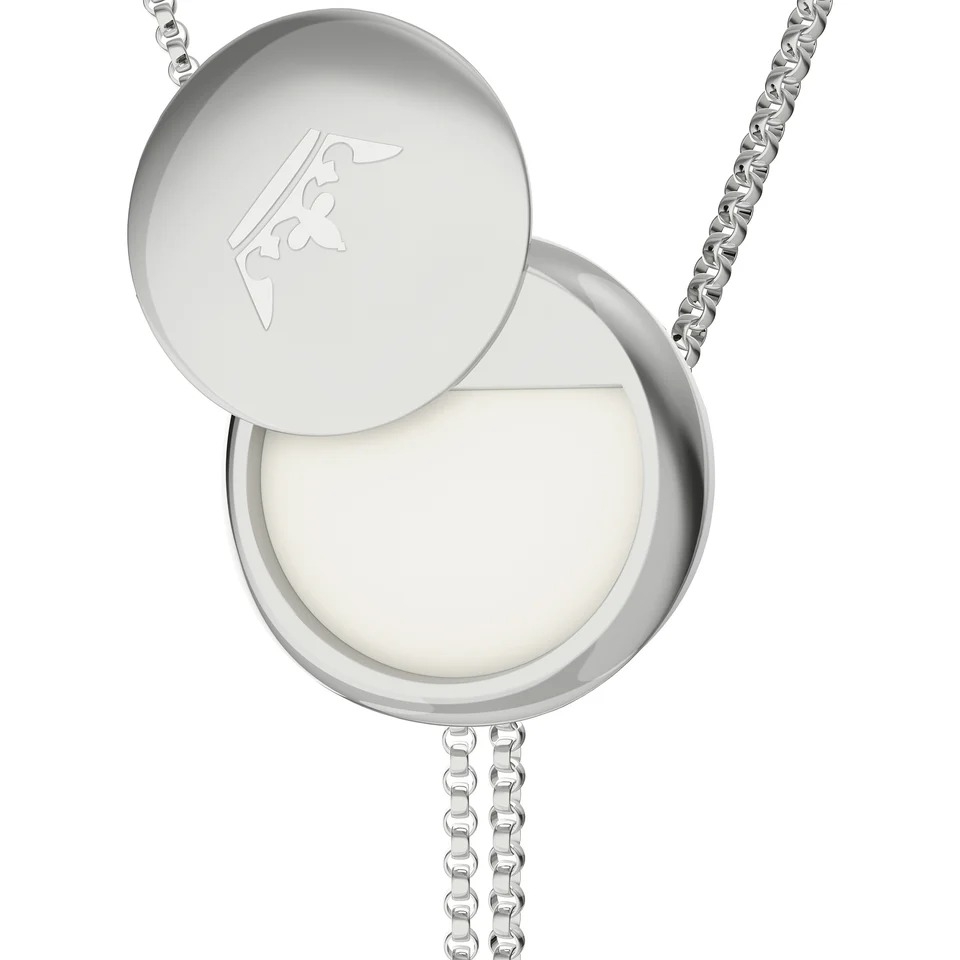 Solid Perfume Pendant直接把Kingside做成可以戴在身上的固體香水