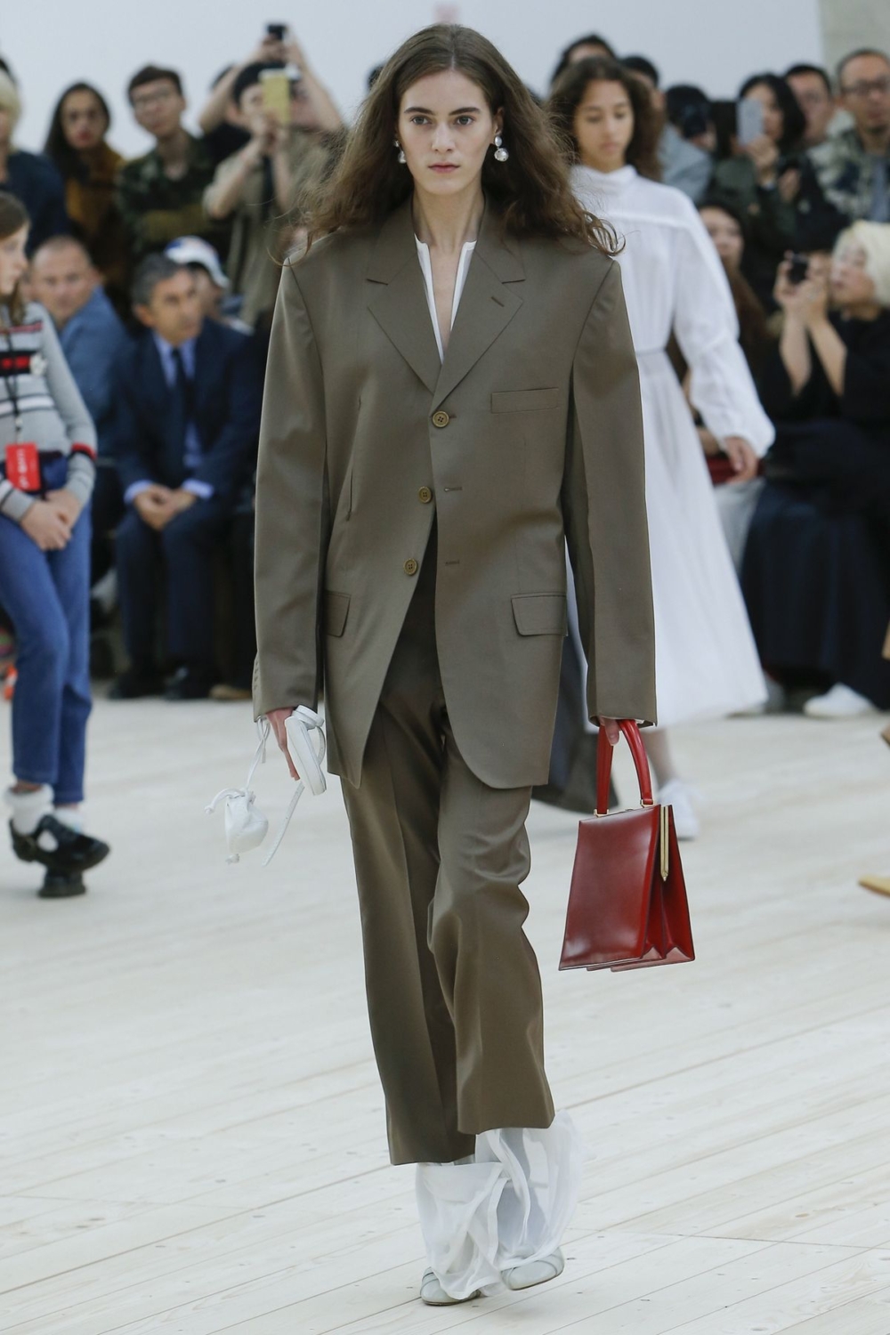 例如 「Phoebe Philo Celine」的收藏搜尋暴增650%