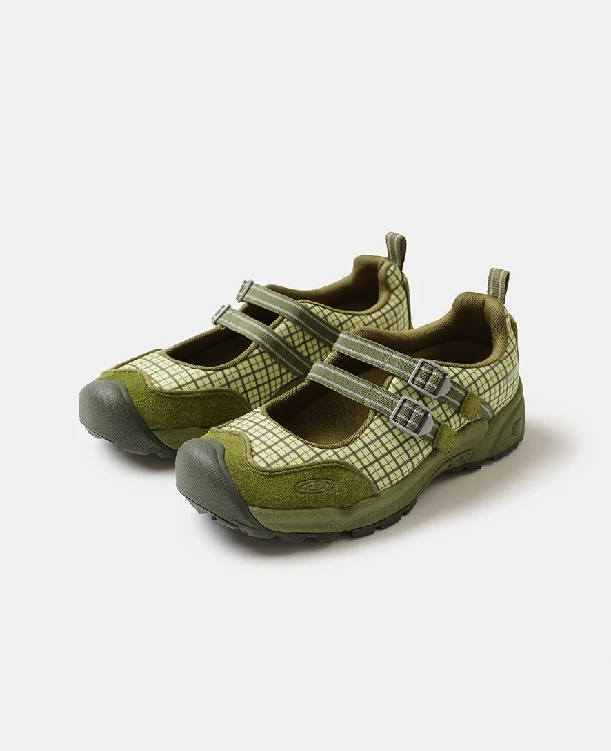 這次聯名以90年代復古格紋為主題，推出Rose Plaid和Grass Plaid兩款配色